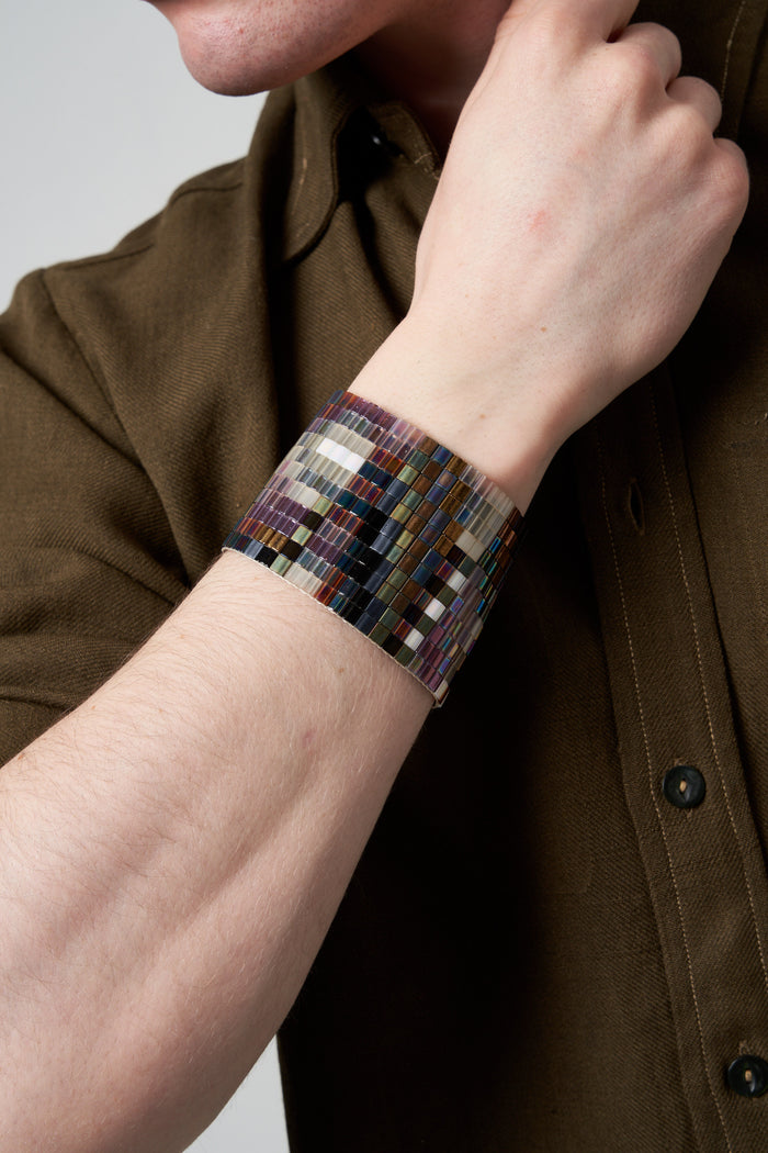 Bracciale con perline di vetro intrecciato a mano larghezza 2 1/2" Julie Rofman - Gioielli | M11 Shop