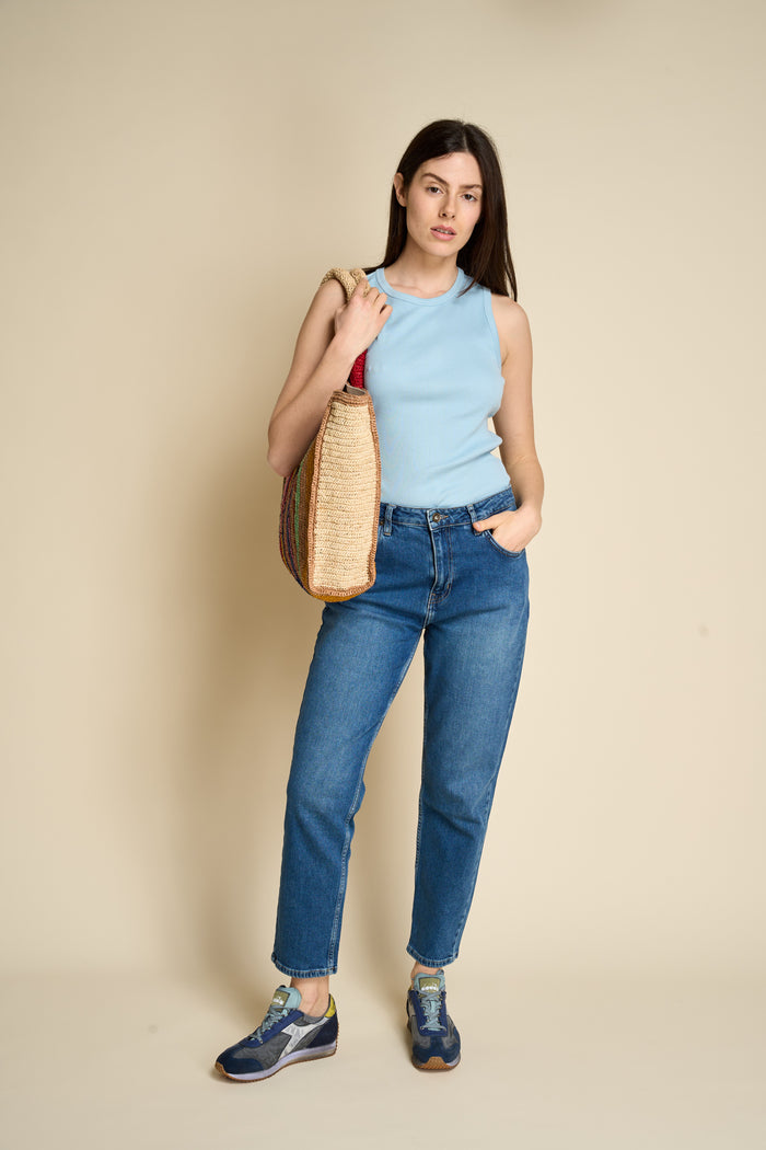 Sharks eat ice Howlin' tank top | M11 Shop