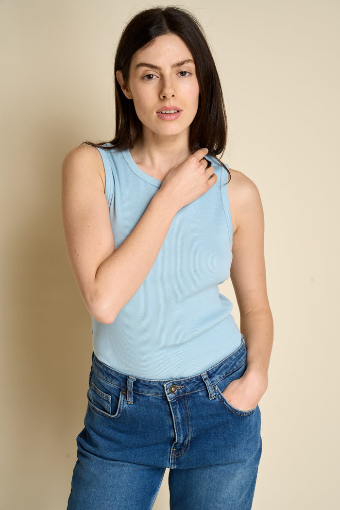 Sharks eat ice Howlin' tank top | M11 Shop